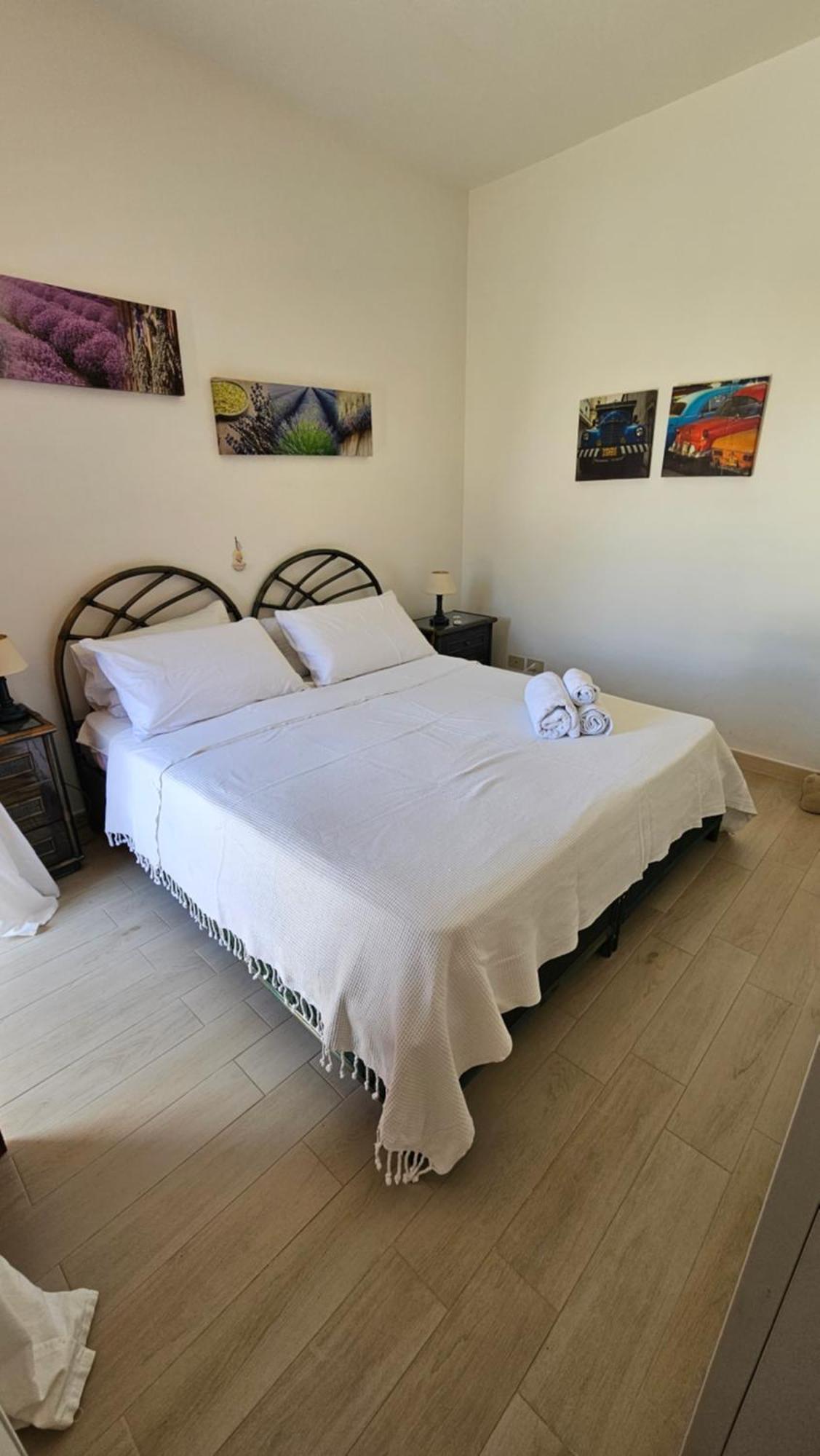 Isolahome Isola delle Femmine Luaran gambar