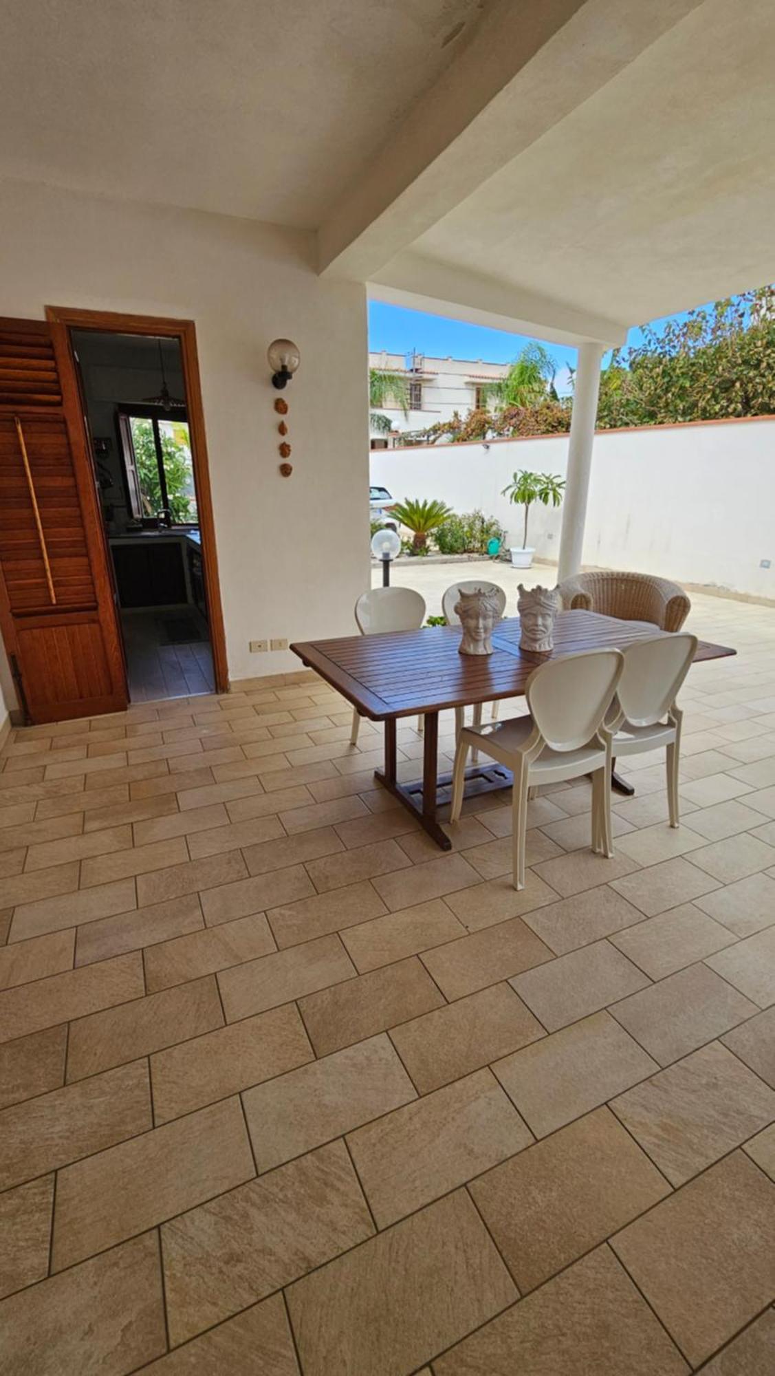 Isolahome Isola delle Femmine Luaran gambar