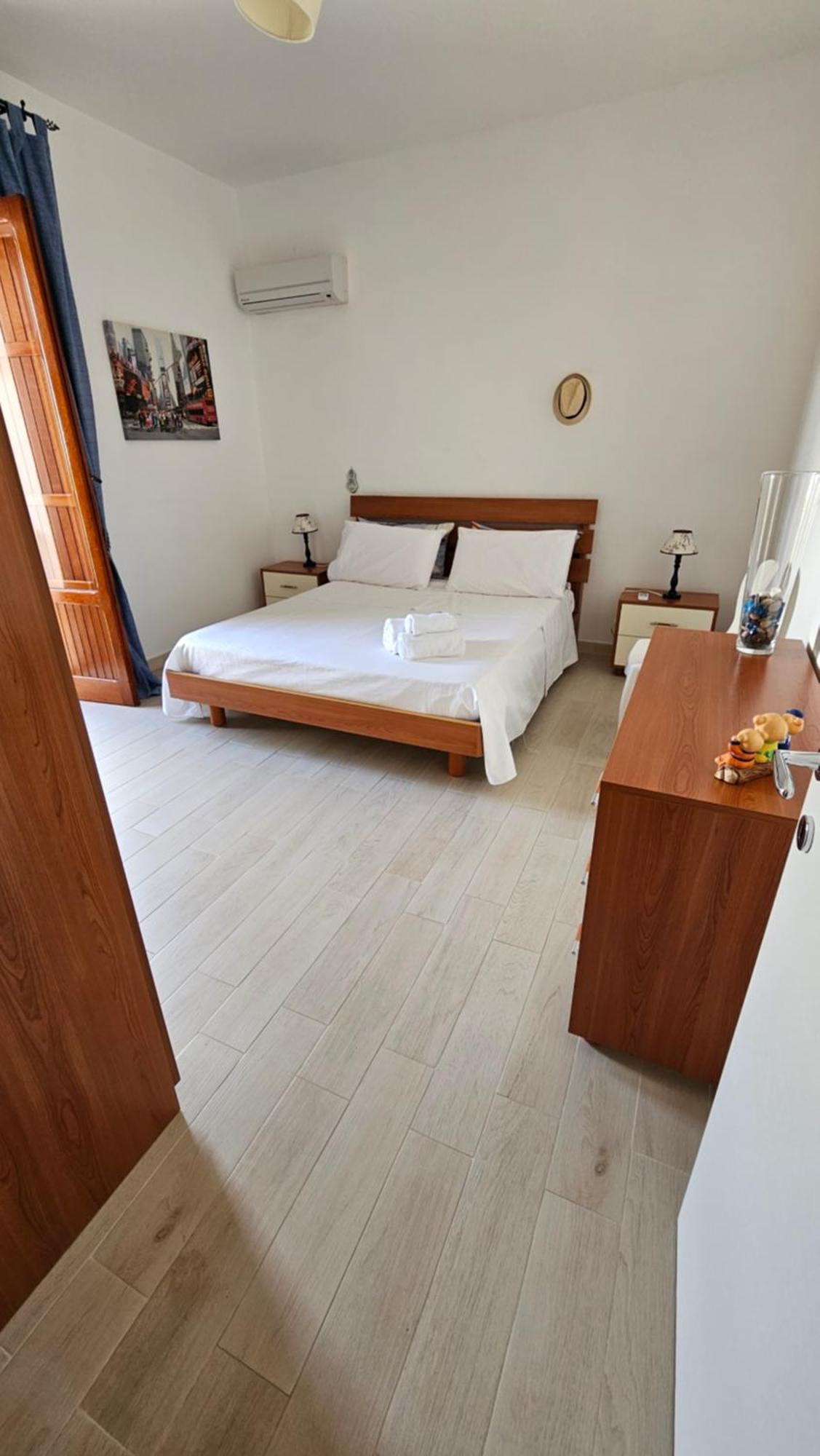 Isolahome Isola delle Femmine Luaran gambar
