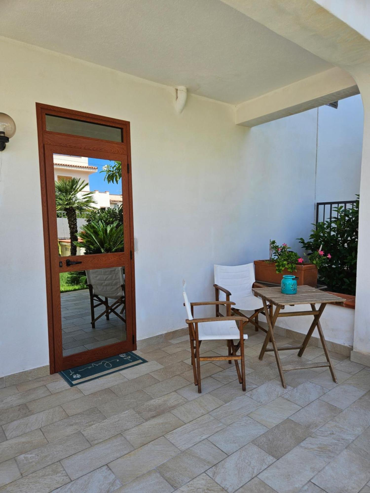 Isolahome Isola delle Femmine Luaran gambar