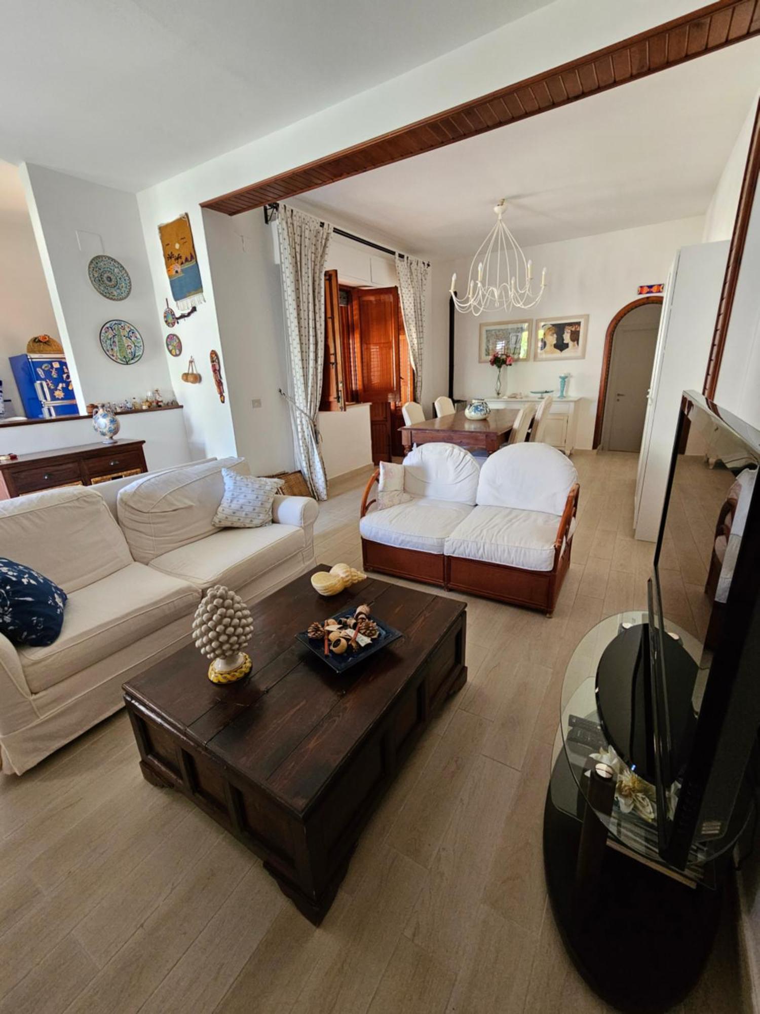Isolahome Isola delle Femmine Luaran gambar