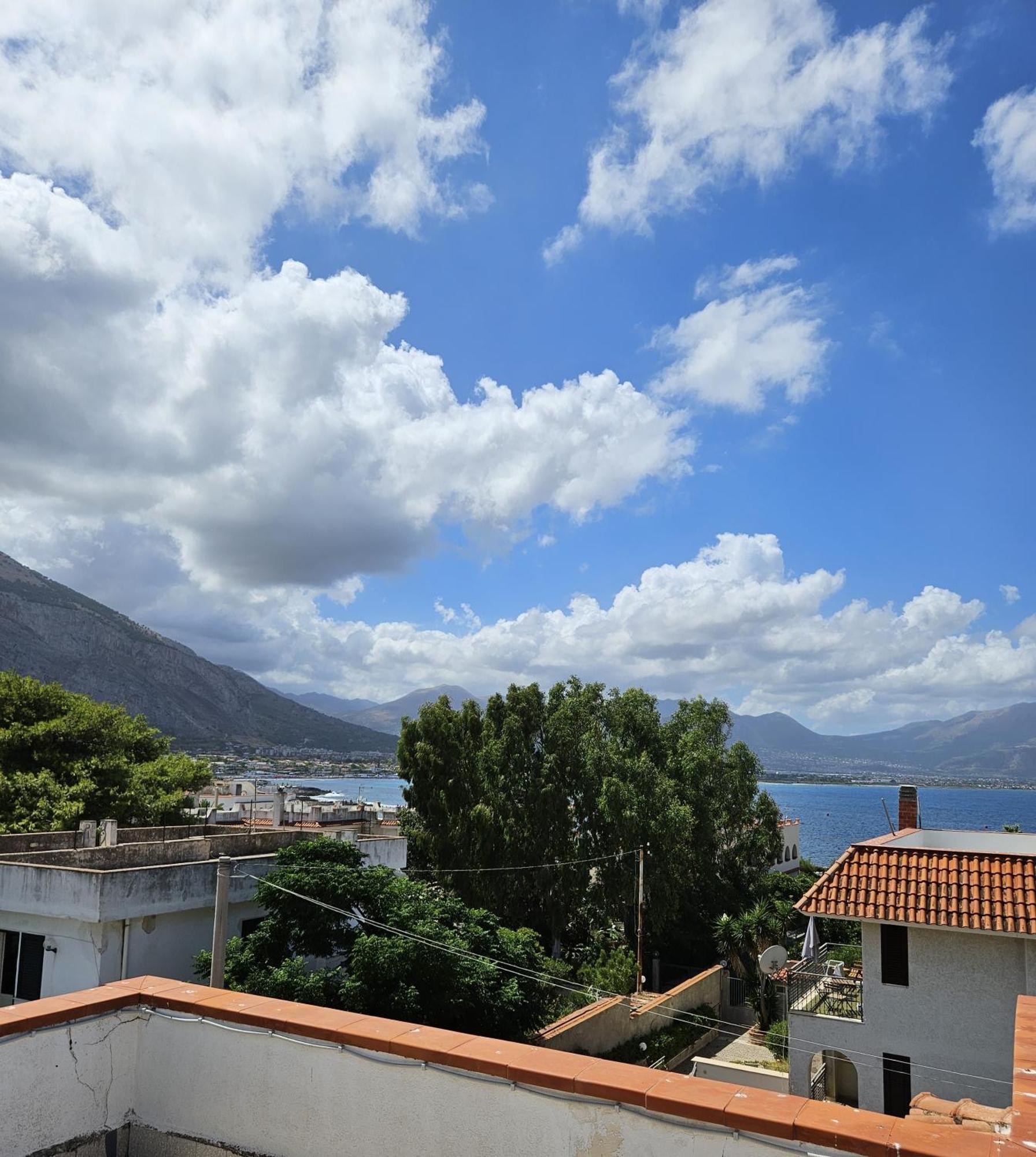 Isolahome Isola delle Femmine Luaran gambar